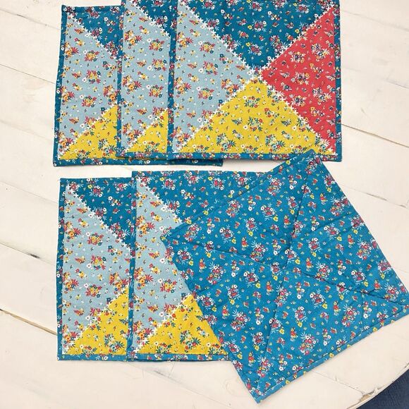 Pioneer Woman Multicolor Reversible Quilted Rose Ditsy Floral Placemats Set of 6 - Picture 1 of 8